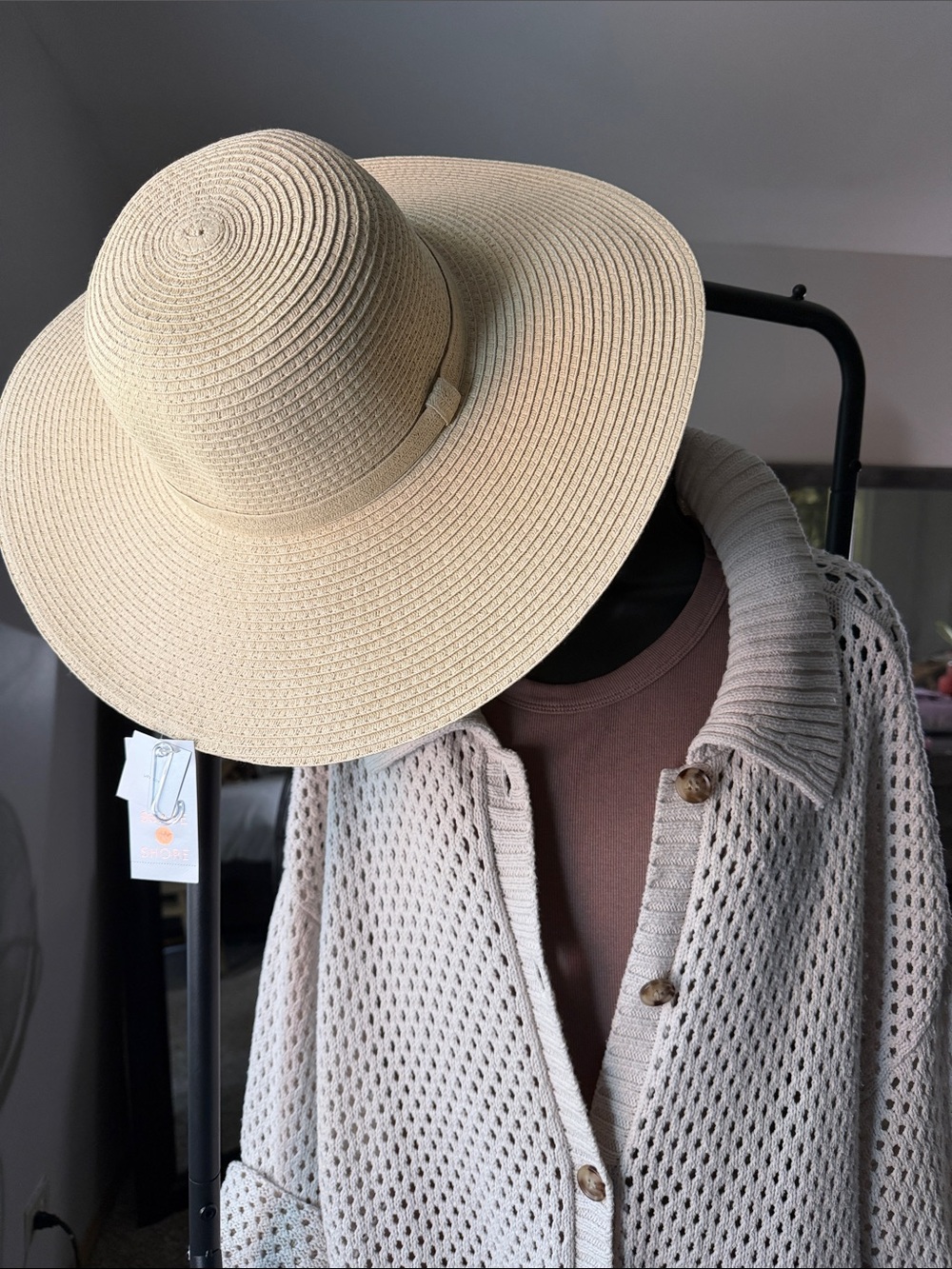 Beige Wide-Brim Straw Sun Hat - Classic Summer Accessory